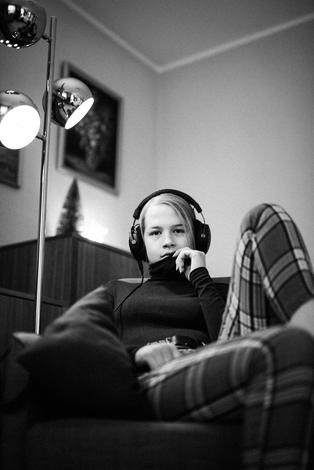 CASUAL LISTENING - available light, bavaria, black and white - photograph 2 of 16 by Marco Meyer, 2020