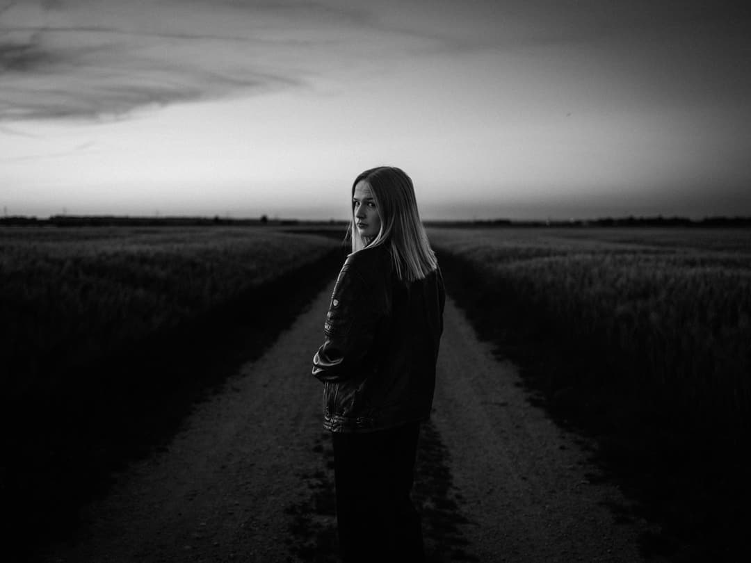 GIRL, CAR, SUNSET - portrait, editorial, outdoor - photograph 8 of 17 by Marco Meyer in Bavaria, Germany, 2025