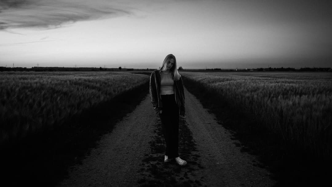 GIRL, CAR, SUNSET - portrait, editorial, outdoor - photograph 11 of 17 by Marco Meyer in Bavaria, Germany, 2025