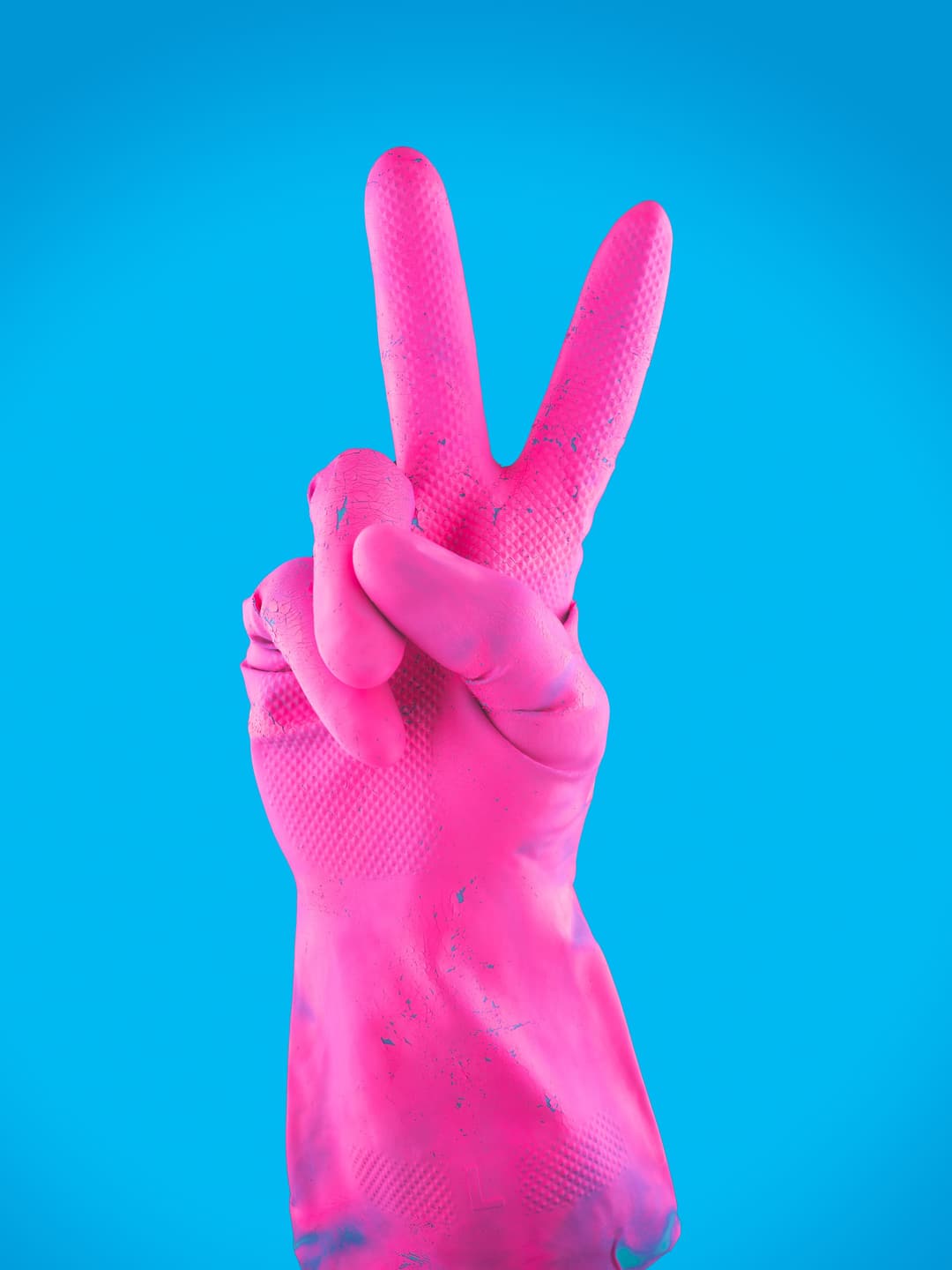 GLOVPRESSIONS - design, editorial, flash photography - photograph 3 of 3 by Marco Meyer, 2022